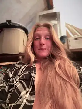 Snapshot of GoldenFlameGoddess chatting on 06/16/26, 03:47 GoldenFlameGoddess online show from 06/16/26, 03:47