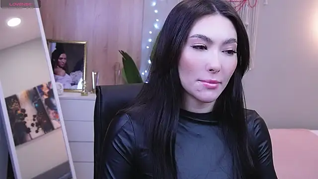 Snapshot of Molly_Jons chatting on 03/11/25, 12:33 Molly Jons online show from 03/11/25, 12:33