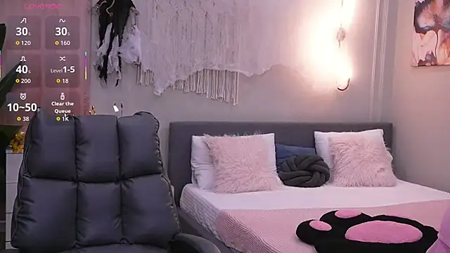 Snapshot of Molly_Jons chatting on 10/28/25, 01:09 Molly Jons online show from 10/28/25, 01:09