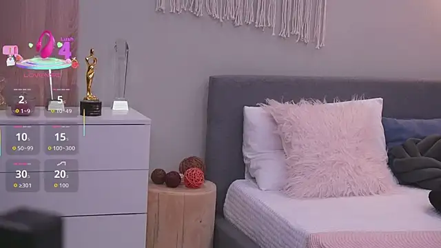 Snapshot of Molly_Jons chatting on 11/21/25, 01:04 Molly Jons online show from 11/21/25, 01:04