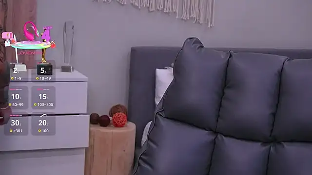 Snapshot of Molly_Jons chatting on 11/26/25, 01:06 Molly Jons online show from 11/26/25, 01:06