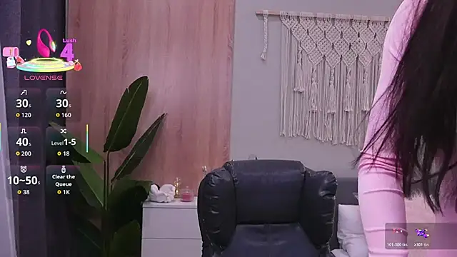 Snapshot of Molly_Jons chatting on 12/05/25, 01:03 Molly Jons online show from 12/05/25, 01:03