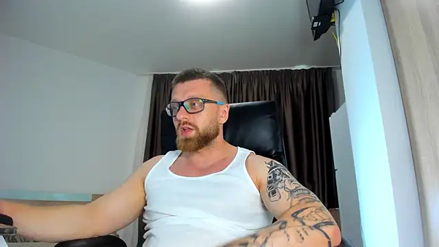 Snapshot of Findom_guy chatting on 06/25/26, 04:33 Findom guy online show from 06/25/26, 04:33