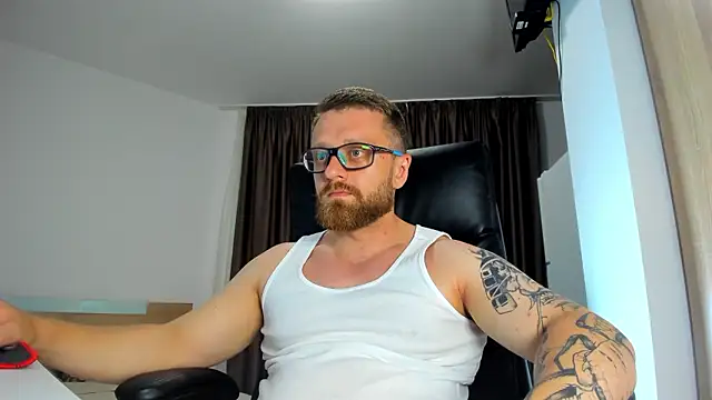 Snapshot of Findom_guy chatting on 06/30/26, 07:04 Findom guy online show from 06/30/26, 07:04