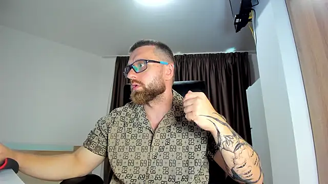 Snapshot of Findom_guy chatting on 07/12/26, 03:47 Findom guy online show from 07/12/26, 03:47