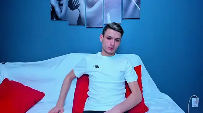 Snapshot of andboyfor6 chatting on 02/05/25, 01:44 andboyfor6 online show from 02/05/25, 01:44