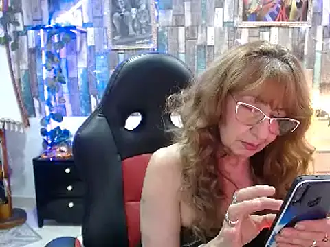 Snapshot of KarimaSarabe chatting on 12/04/24, 12:30 KarimaSarabe online show from 12/04/24, 12:30