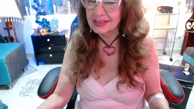 Snapshot of KarimaSarabe chatting on 12/18/24, 11:40 KarimaSarabe online show from 12/18/24, 11:40