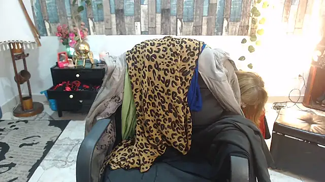 Snapshot of KarimaSarabe chatting on 10/03/25, 09:01 KarimaSarabe online show from 10/03/25, 09:01