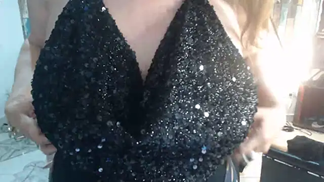 Snapshot of KarimaSarabe chatting on 11/11/25, 09:26 KarimaSarabe online show from 11/11/25, 09:26