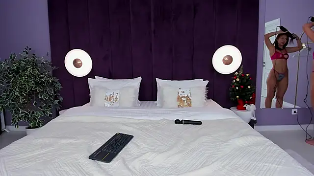 LilyRaisa online show from 12/14/24, 06:56