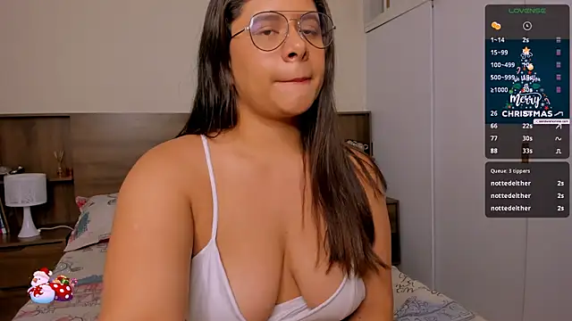 Snapshot of emily_adams01 chatting on 12/31/24, 02:19 emily adams01 online show from 12/31/24, 02:19