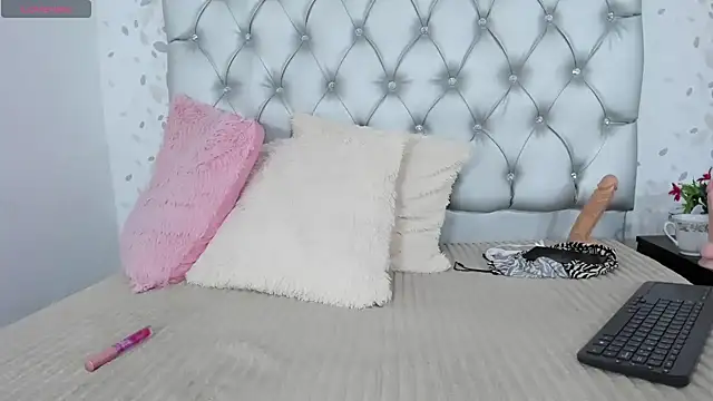 Snapshot of catiaeva chatting on 02/03/25, 04:31 catiaeva online show from 02/03/25, 04:31