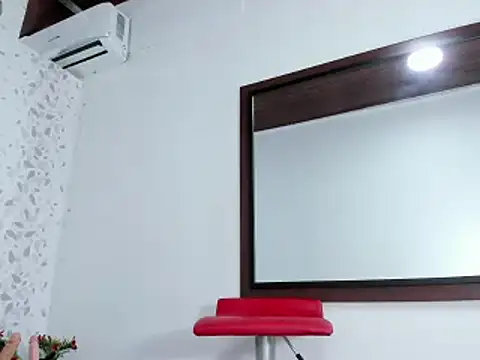 Snapshot of catiaeva chatting on 02/19/25, 01:39 catiaeva online show from 02/19/25, 01:39