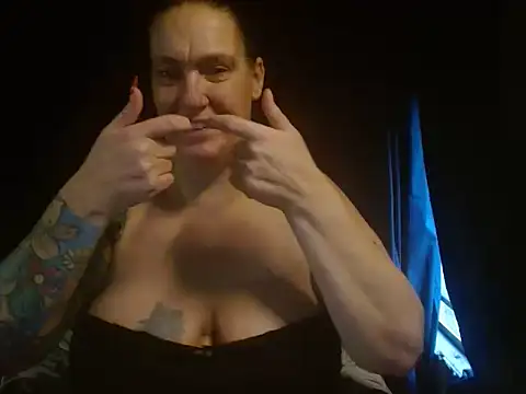 Snapshot of SimoneMoore chatting on 01/08/26, 10:12 SimoneMoore online show from 01/08/26, 10:12