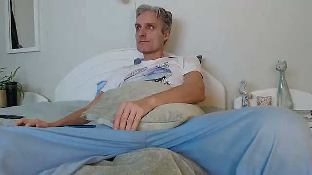 StrongBill online show from 01/05/25, 03:34