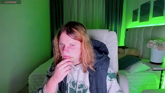 Kathlyn  Heath online show from 10/28/25, 07:16