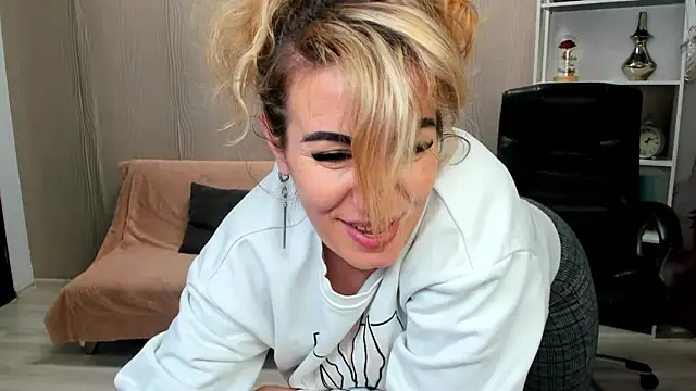 Cassandra Hotty online show from 02/20/25, 11:09