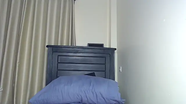 NIKKIE LOVE online show from 11/11/25, 04:12