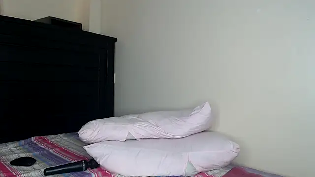 NIKKIE LOVE online show from 04/13/26, 07:58