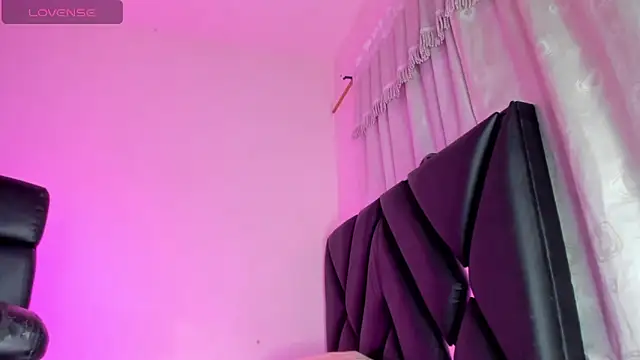 Snapshot of stephany_doll_ chatting on 10/21/25, 04:13 stephany doll  online show from 10/21/25, 04:13