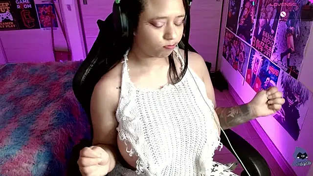 Snapshot of Emmachan19 chatting on 12/29/24, 07:39 Emmachan19 online show from 12/29/24, 07:39