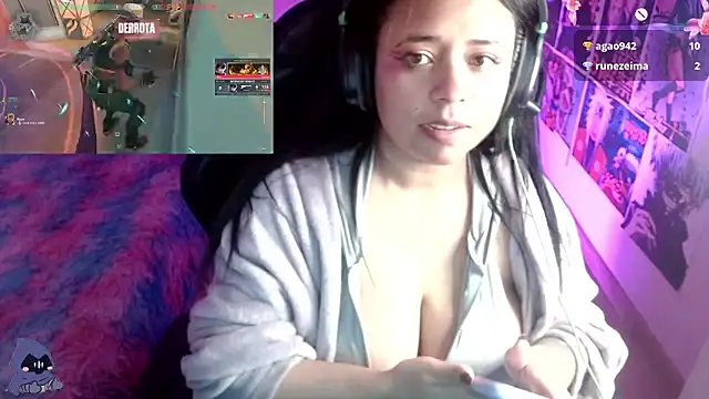 Snapshot of Emmachan19 chatting on 03/04/25, 01:23 Emmachan19 online show from 03/04/25, 01:23