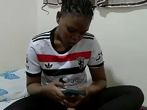 Snapshot of maggyjan chatting on 04/18/26, 11:16 maggyjan online show from 04/18/26, 11:16