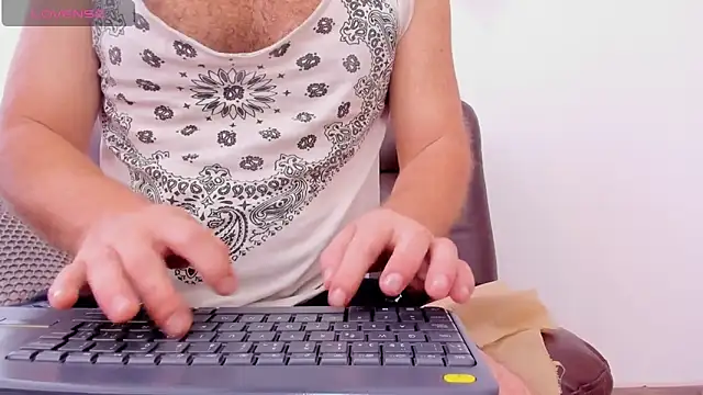 Snapshot of michacosio chatting on 12/21/25, 05:42 michacosio online show from 12/21/25, 05:42