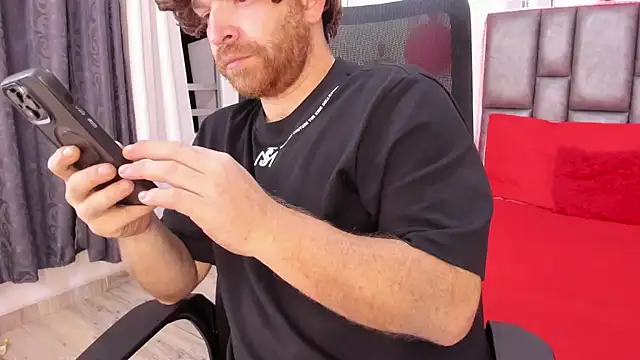 Snapshot of michacosio chatting on 02/11/26, 02:16 michacosio online show from 02/11/26, 02:16