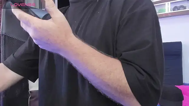 Snapshot of michacosio chatting on 04/20/26, 01:30 michacosio online show from 04/20/26, 01:30