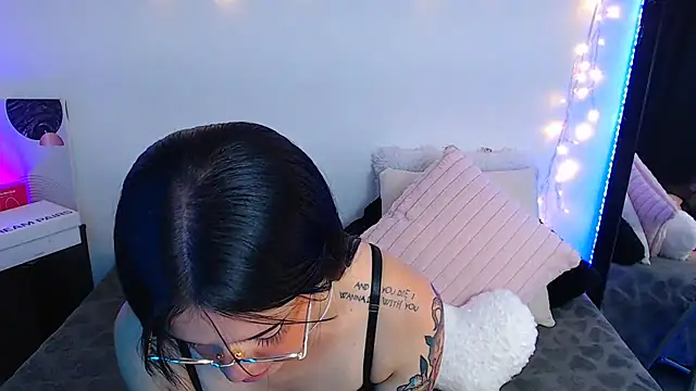 Snapshot of Isa_Maiden1 chatting on 04/01/26, 05:21 Isa Maiden1 online show from 04/01/26, 05:21