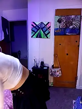 Snapshot of cammyquart chatting on 12/08/24, 08:47 cammyquart online show from 12/08/24, 08:47