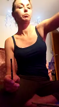 Snapshot of cammyquart chatting on 12/27/24, 02:47 cammyquart online show from 12/27/24, 02:47