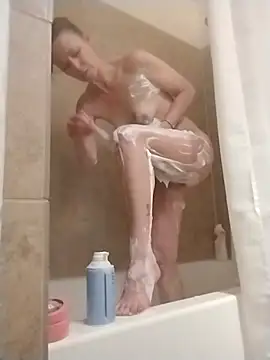 Snapshot of cammyquart chatting on 03/01/25, 04:37 cammyquart online show from 03/01/25, 04:37