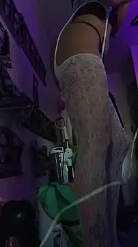 Snapshot of cammyquart chatting on 10/21/25, 09:48 cammyquart online show from 10/21/25, 09:48