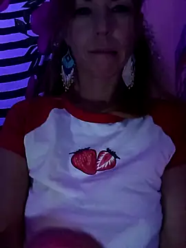 Snapshot of cammyquart chatting on 10/25/25, 03:25 cammyquart online show from 10/25/25, 03:25