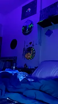 Snapshot of cammyquart chatting on 11/27/25, 01:29 cammyquart online show from 11/27/25, 01:29