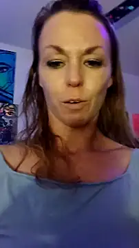 Snapshot of cammyquart chatting on 11/30/25, 02:15 cammyquart online show from 11/30/25, 02:15