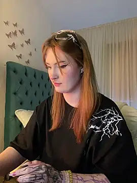  Chlo  e online show from 02/15/25, 09:59