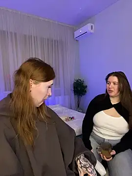  Chlo  e online show from 09/28/25, 06:02