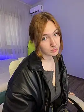  Chlo  e online show from 10/02/25, 11:28