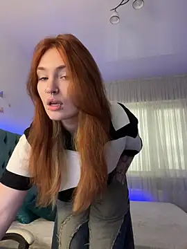  Chlo  e online show from 10/24/25, 10:55