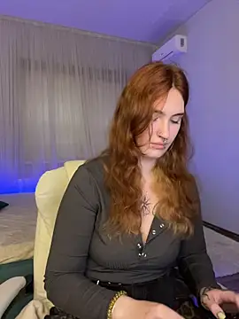  Chlo  e online show from 11/08/25, 12:38