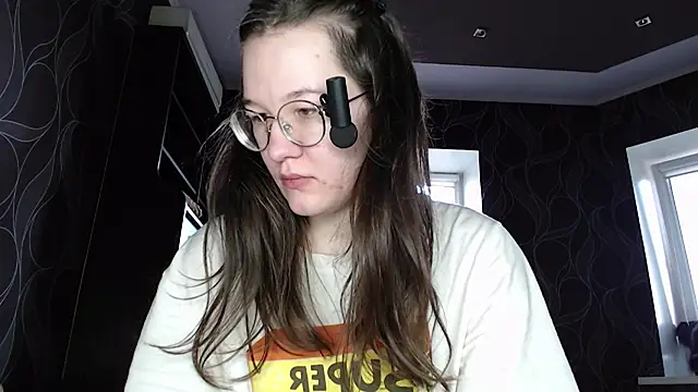 Snapshot of MiriamOr chatting on 03/11/25, 07:48 MiriamOr online show from 03/11/25, 07:48