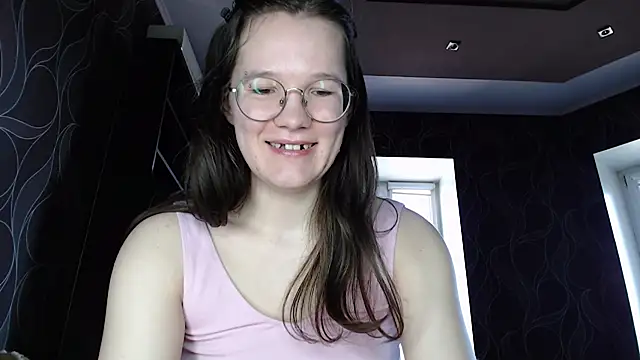 Snapshot of MiriamOr chatting on 03/21/25, 11:01 MiriamOr online show from 03/21/25, 11:01