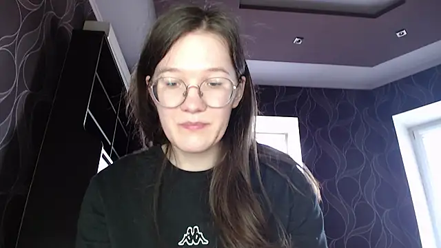 Snapshot of MiriamOr chatting on 03/22/25, 08:18 MiriamOr online show from 03/22/25, 08:18