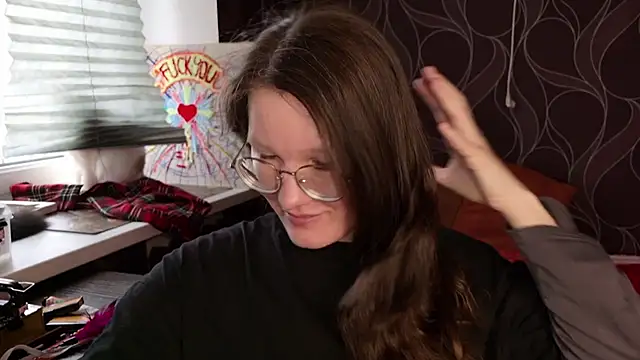 Snapshot of MiriamOr chatting on 10/13/25, 08:03 MiriamOr online show from 10/13/25, 08:03