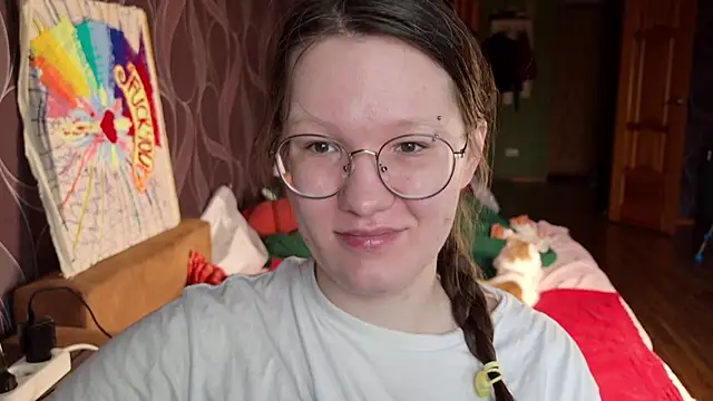 Snapshot of MiriamOr chatting on 11/16/25, 07:36 MiriamOr online show from 11/16/25, 07:36