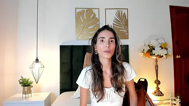 Snapshot of Nina_Cavaali chatting on 12/10/24, 06:06 Nina Cavaali online show from 12/10/24, 06:06
